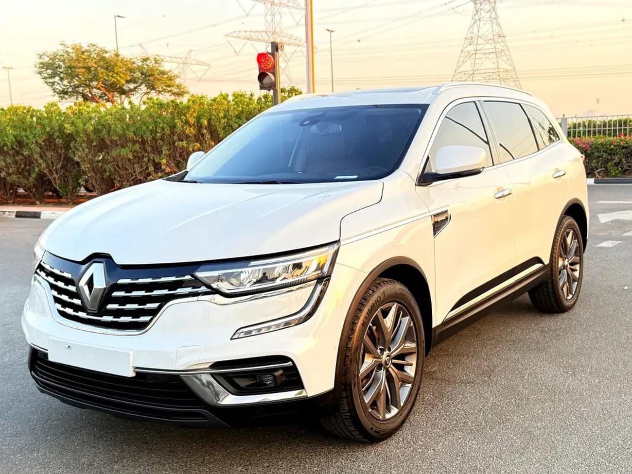 رينو كوليوس إس إي Limited 4WD GCC Specs 2.5L excellent condition