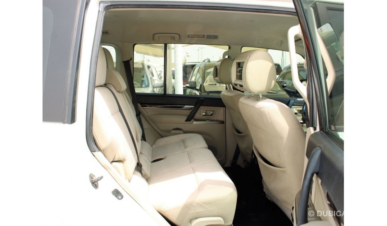 Mitsubishi Pajero GLS - MID OPTION - GCC - ACCIDENTS FREE - CAR IS IN PERFECT CONDITION INSIDE OUT