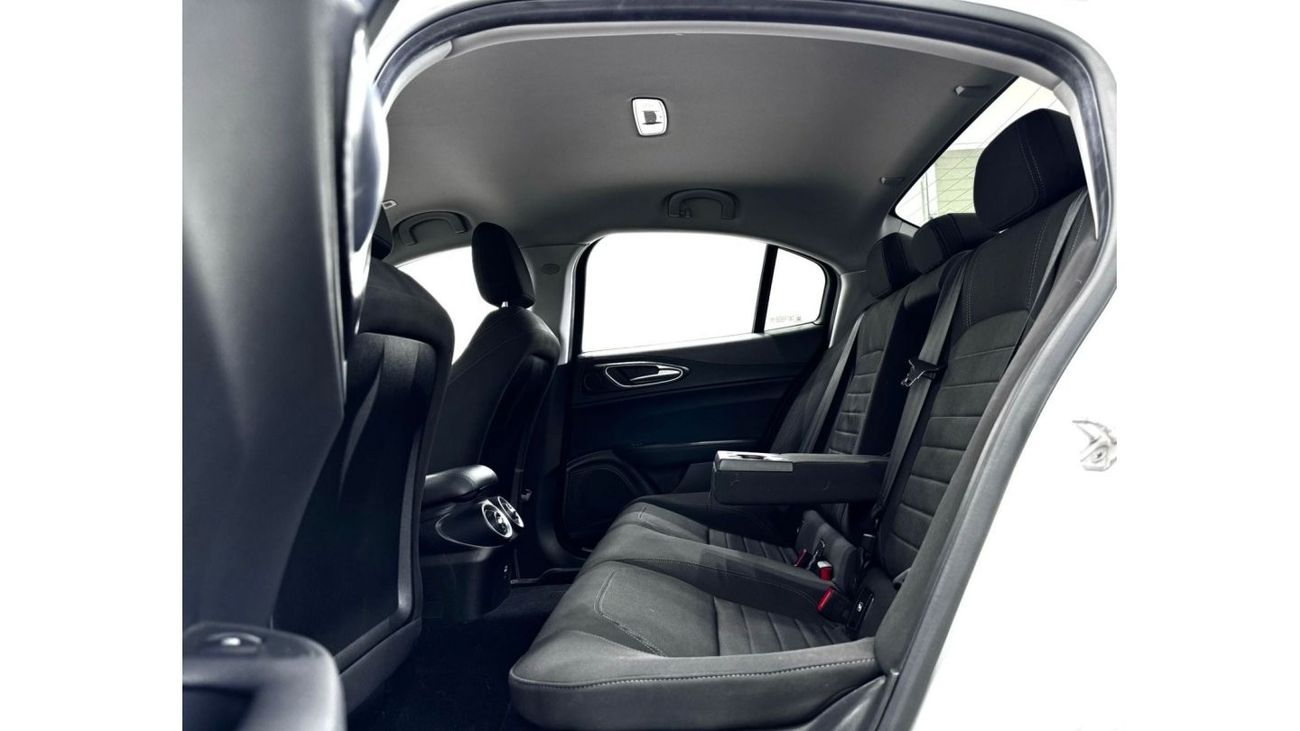 ألفا روميو جوليا 2019 Alfa Romeo Giulia, Warranty, Full Service History, Excellent Condition, GCC