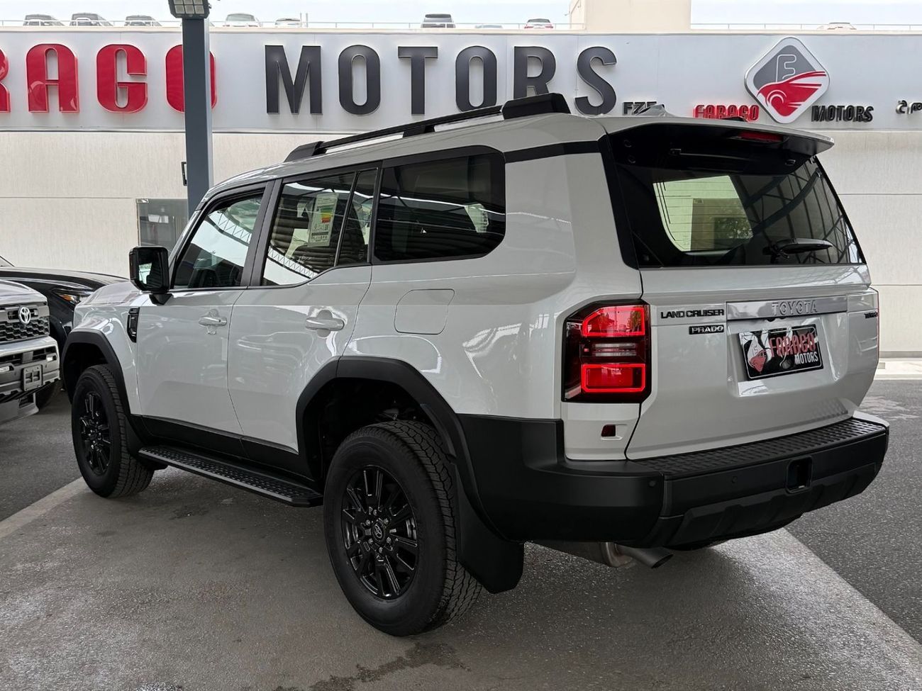 Toyota Prado PRADO 2.8 SUNROOF BLACK INTERIOR ** EXPORT ONLY **التصدير فقط خارج الخليج***