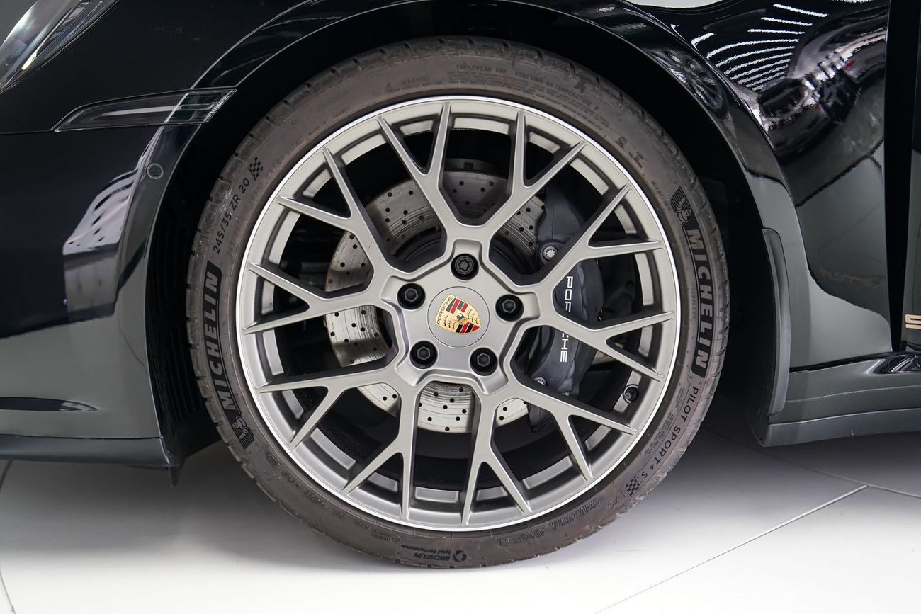 بورش 911 Carrera 3.0L (444 HP) Convertible