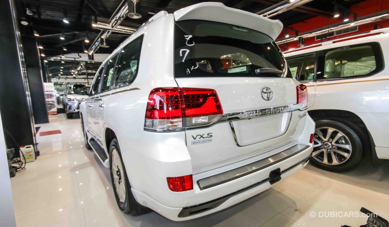 Toyota Land Cruiser VXS White Edition 5.7L V8