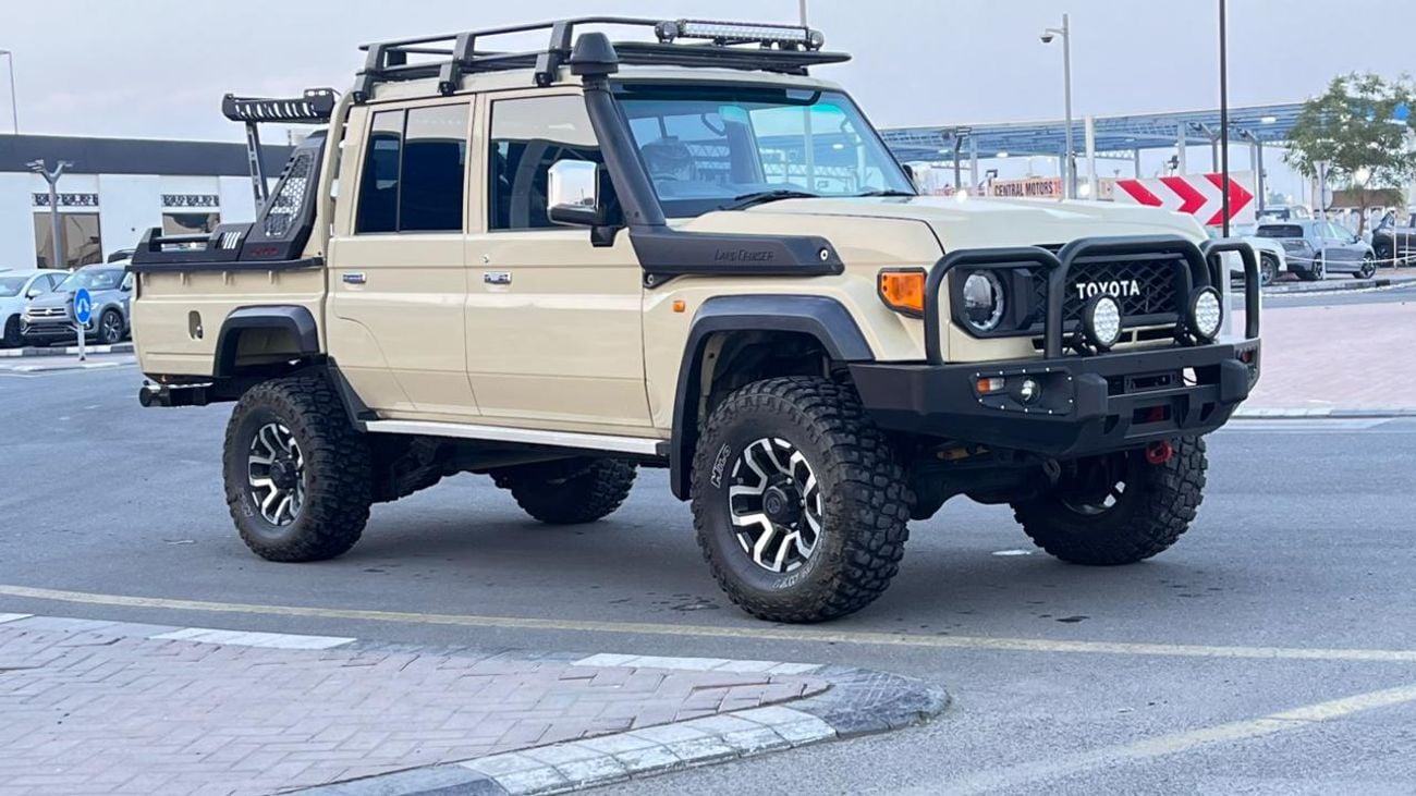 Toyota Land Cruiser Pick Up Heavy Duty Double Cabin Pickup RHD 4.5L 1VD-FTV V8 Diesel Engine Manual Transmission 4WD 5 Seats 4 D