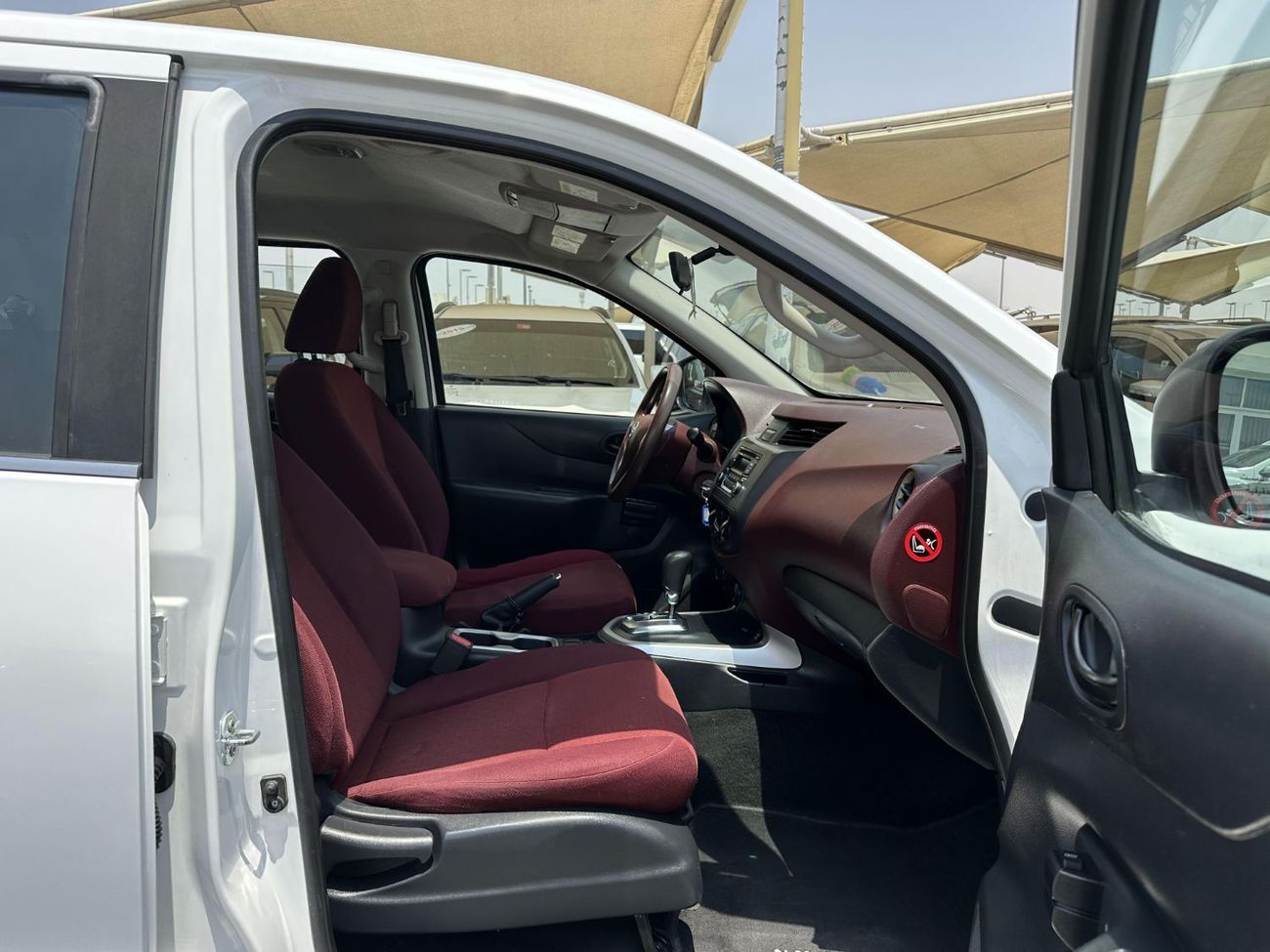 نيسان نافارا نيسان نافارا - خليجى - 2022 - بدون حوادث - محرك 2.5 - 2WD- دفع خلفى- بحاله ممتازه