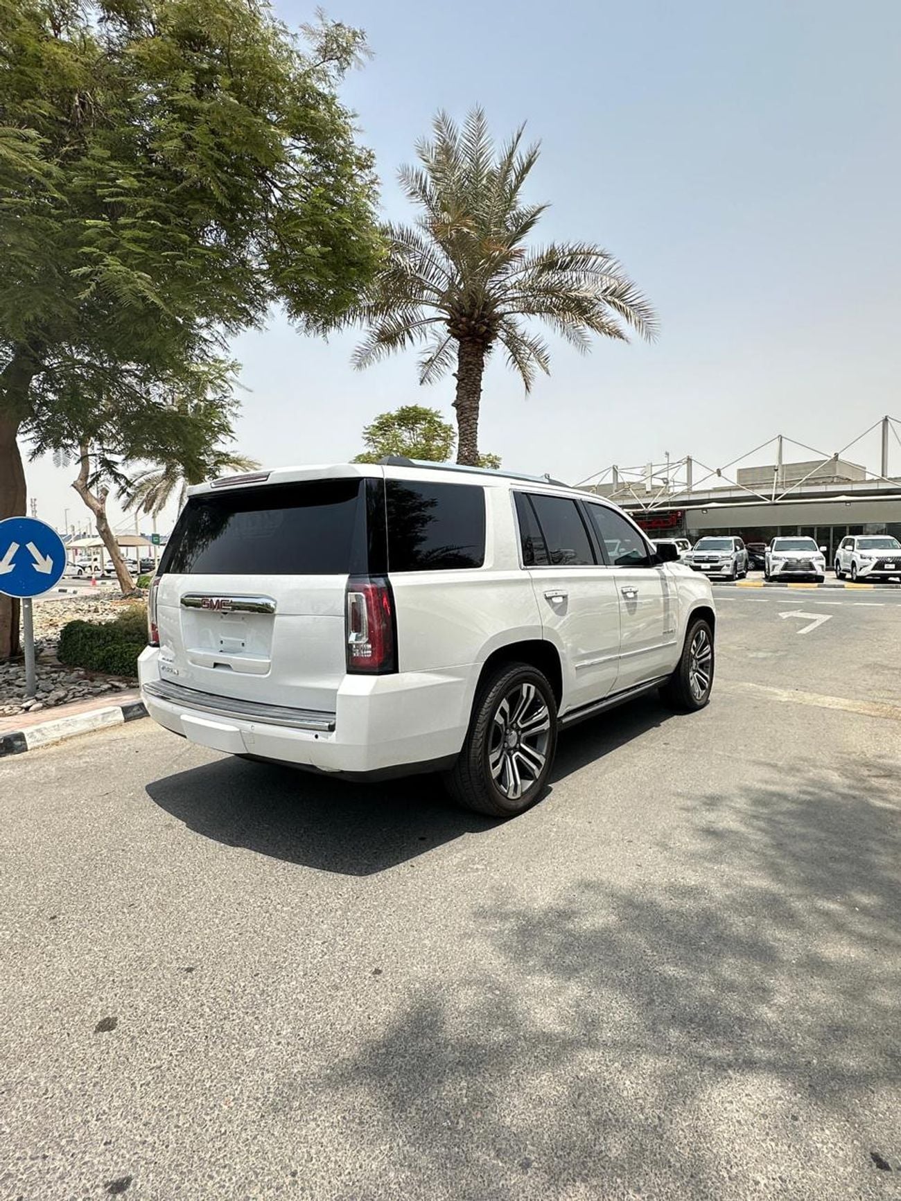 GMC Yukon Denali 6.2L (8 Seater)