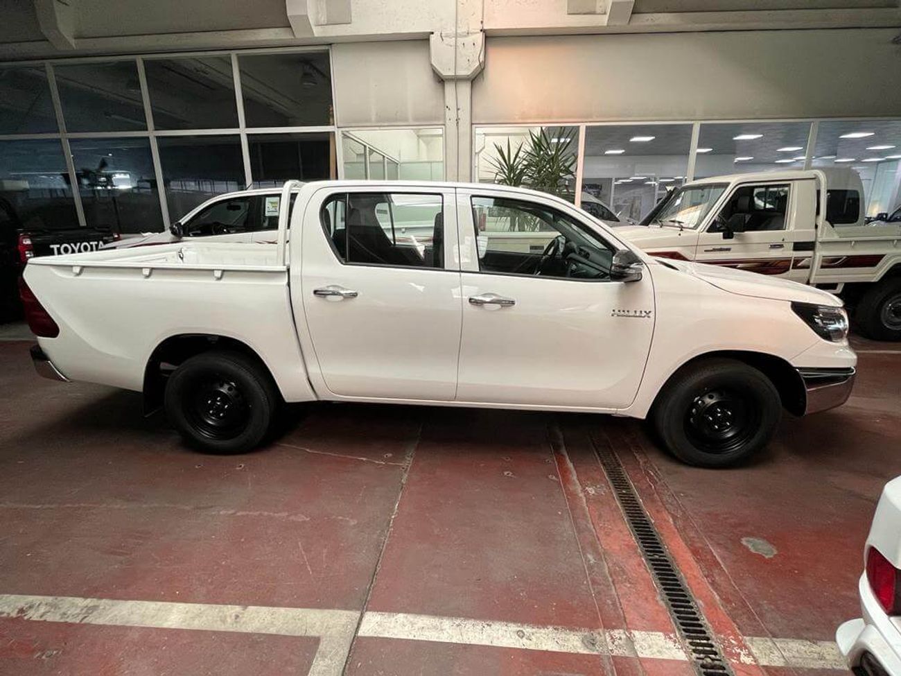 Toyota Hilux Double Cabin, 2.4L, 4x2, Diesel