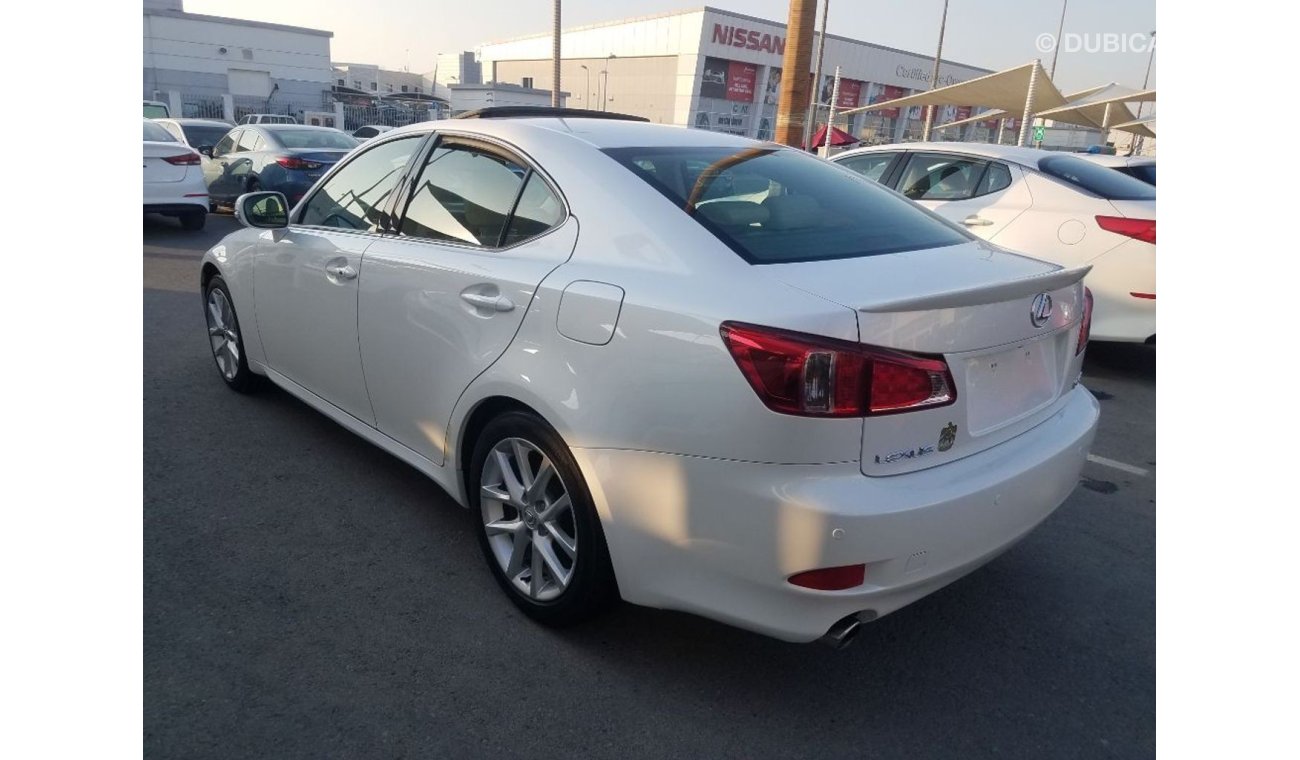 Lexus IS300 Lexus IS 300 GCC 2011 GCC without accident without dye in agency condition