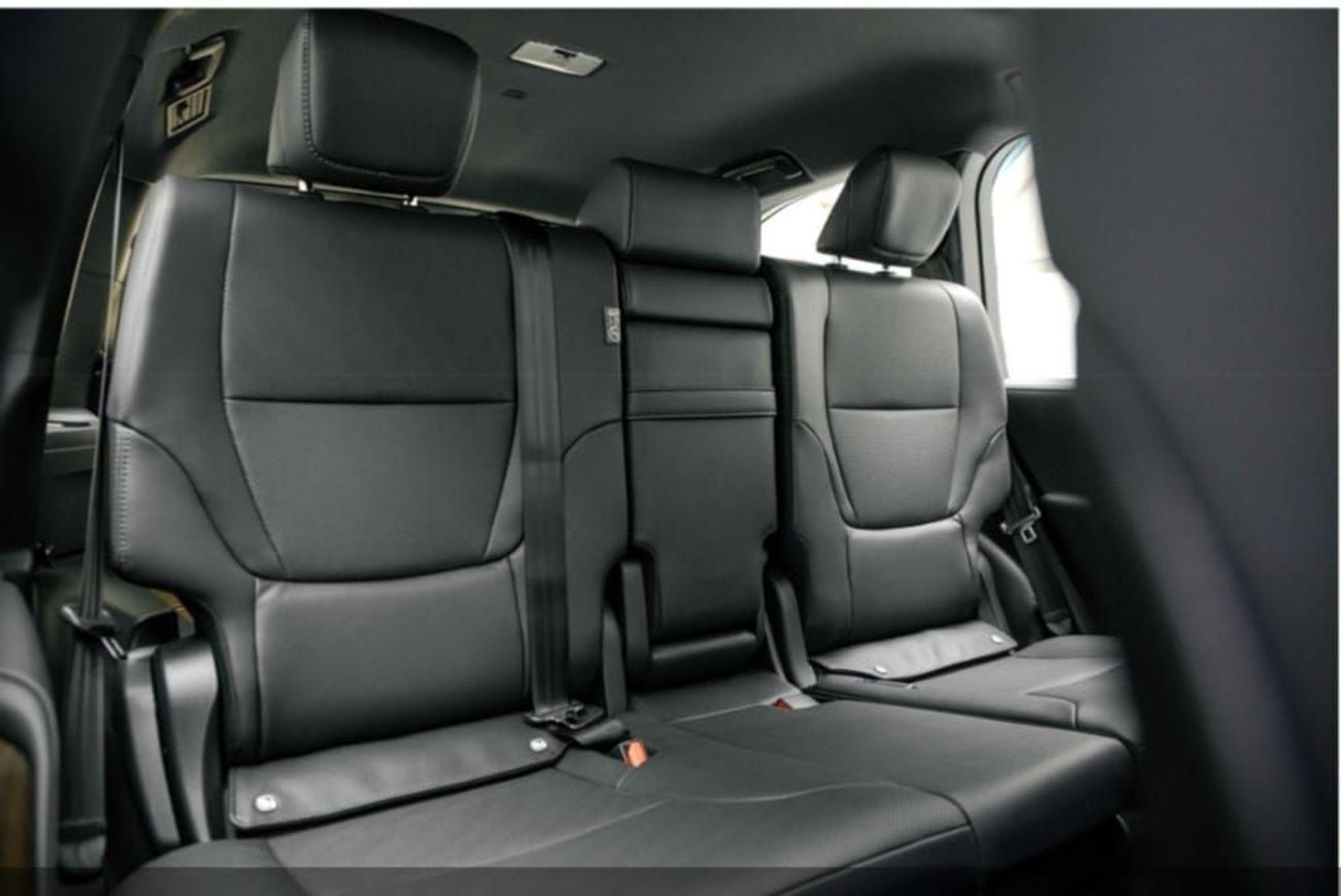 تويوتا لاند كروزر Toyota Land Cruiser GXR is a 7-seater, 4WD SUV with a 4.0L