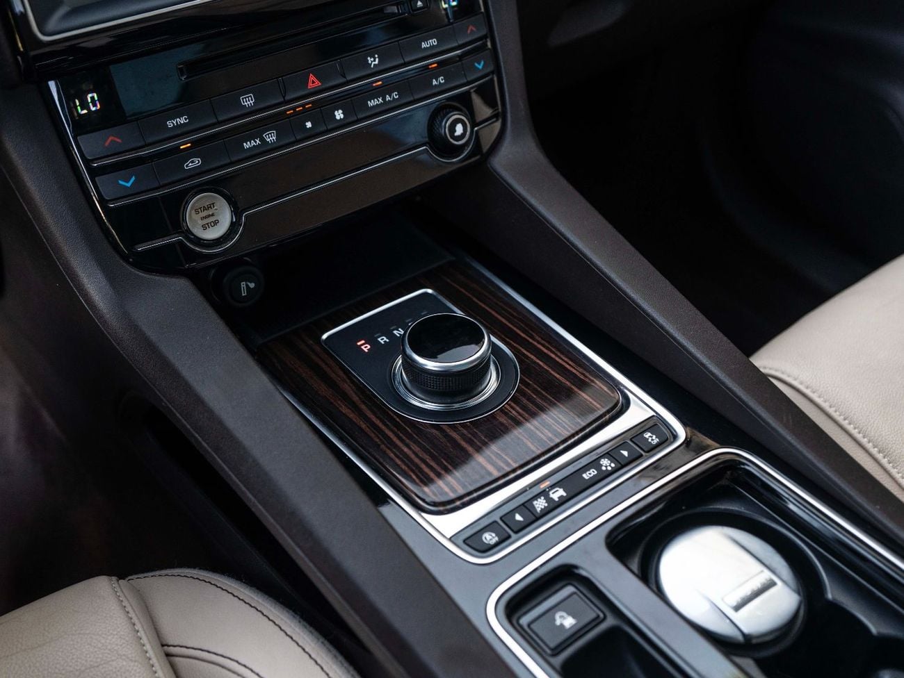 Jaguar F-PACE 25T