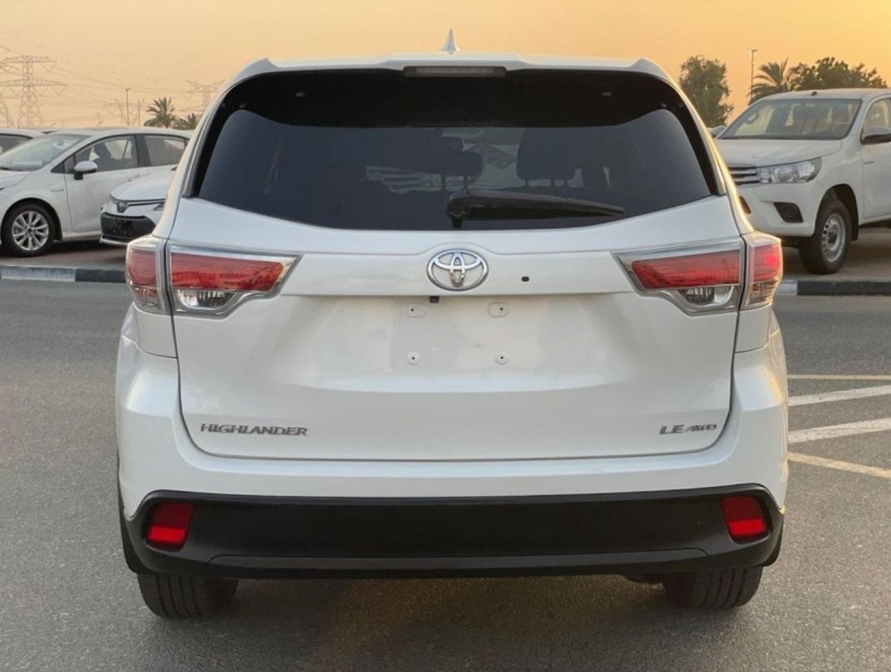 تويوتا هايلاندر 2015 Toyota Highlander LE+ 4x4 AWD - Trunk Auto Rear CAM - 7 Seater - 98,000 Mileage