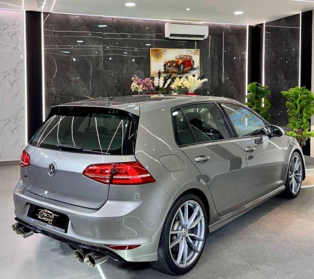 فولكس واجن جولف ار AWESOME VOLKSWAGEN GOLF R || UNIQUE COLOR || FULL OPTIONS || GCC || PERFECT CONDITION || LOW MILEAGE