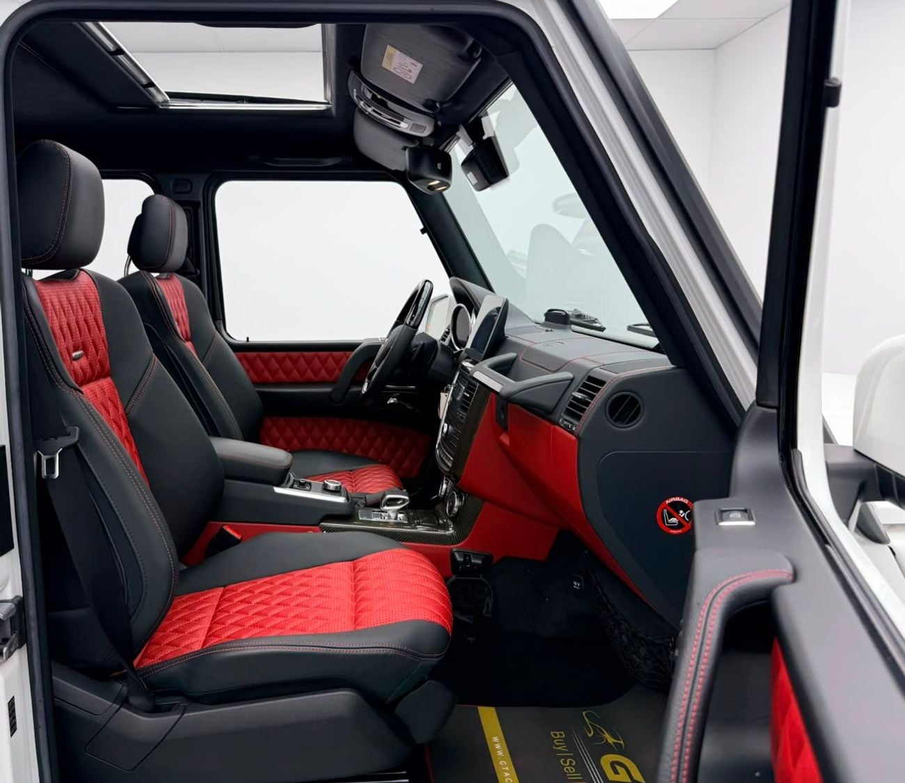 Mercedes Benz G63 AMG STD 2017 Mercedes G63 AMG, Full Mercedes Service History, Carbon Fiber Interior, Very Low Km, GCC