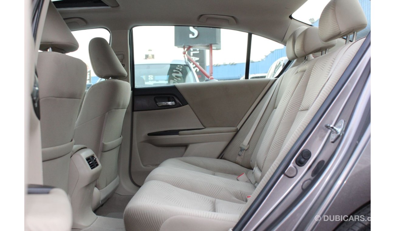 هوندا أكورد GCC MID OPTION WITH SUNROOF MINT IN CONDITION