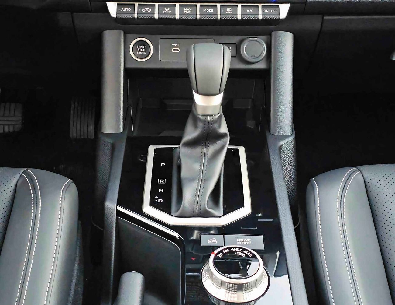 Mitsubishi L200 SPORTERO | 2.4L DSL | A/T | FULL OPTION | 4WD | CODE # SPORTERO |