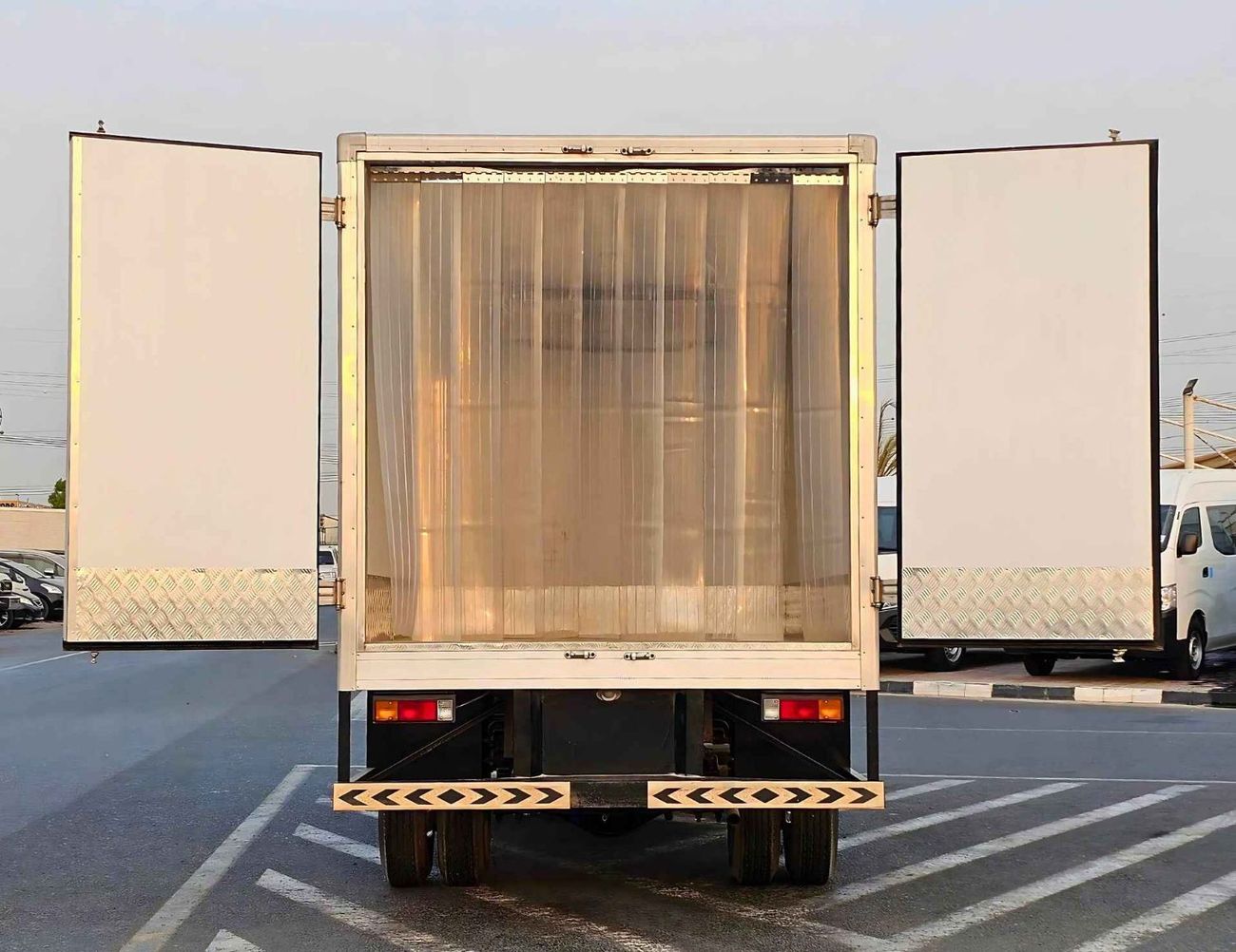 Mitsubishi Fuso Canter FREEZER BOX/4.2L DIESEL M/T/SINGLE CABIN (CODE#CANF)