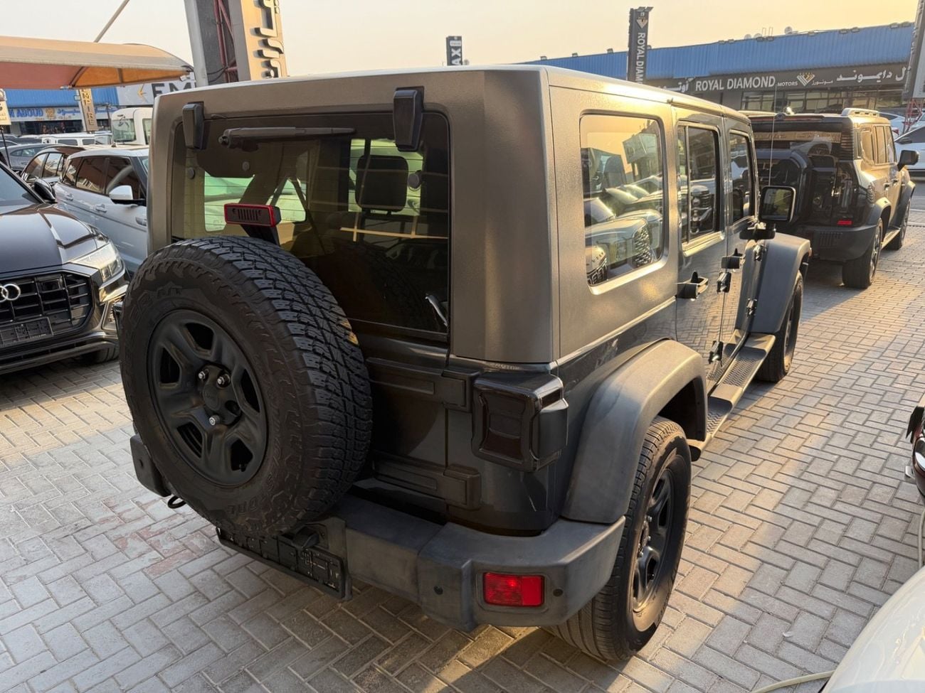 جيب رانجلر أنليميتد 6.75L Short Wheelbase