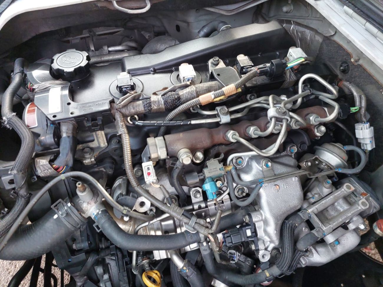 تويوتا هاياس TOYOTA HIACE COMMUTER VAN RHD 2011 MODEL 3.0 L DIESEL AUTOMATIC(PM07604)