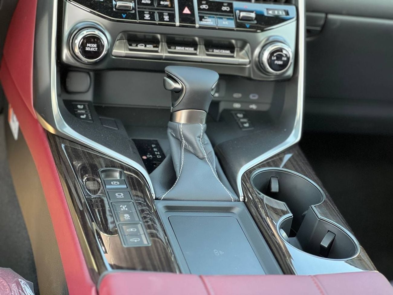 Lexus LX600 SIGNATURE 3.5L URBAN PTR A/T // 2025 // FULL OPTION WITH RADAR , HEADUP DISP , MARK LEVINSON // SPEC