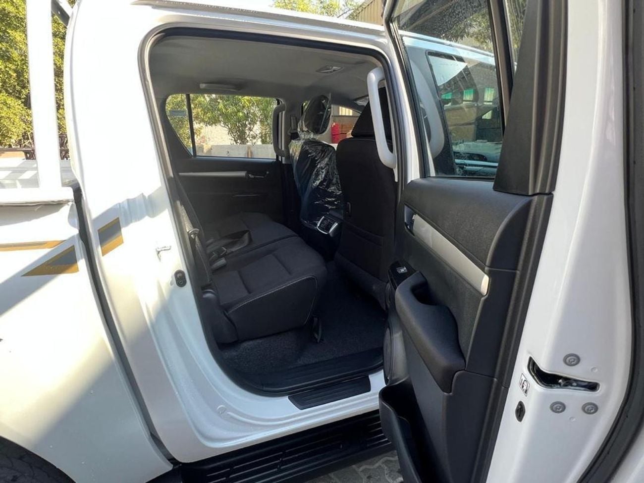 Toyota Hilux SR5 (NON GCC) Hilux 2.4 diesel Full option  Push start GCC