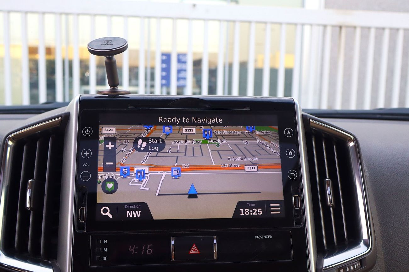 Toyota Land Cruiser VXR 5.7L 4WD