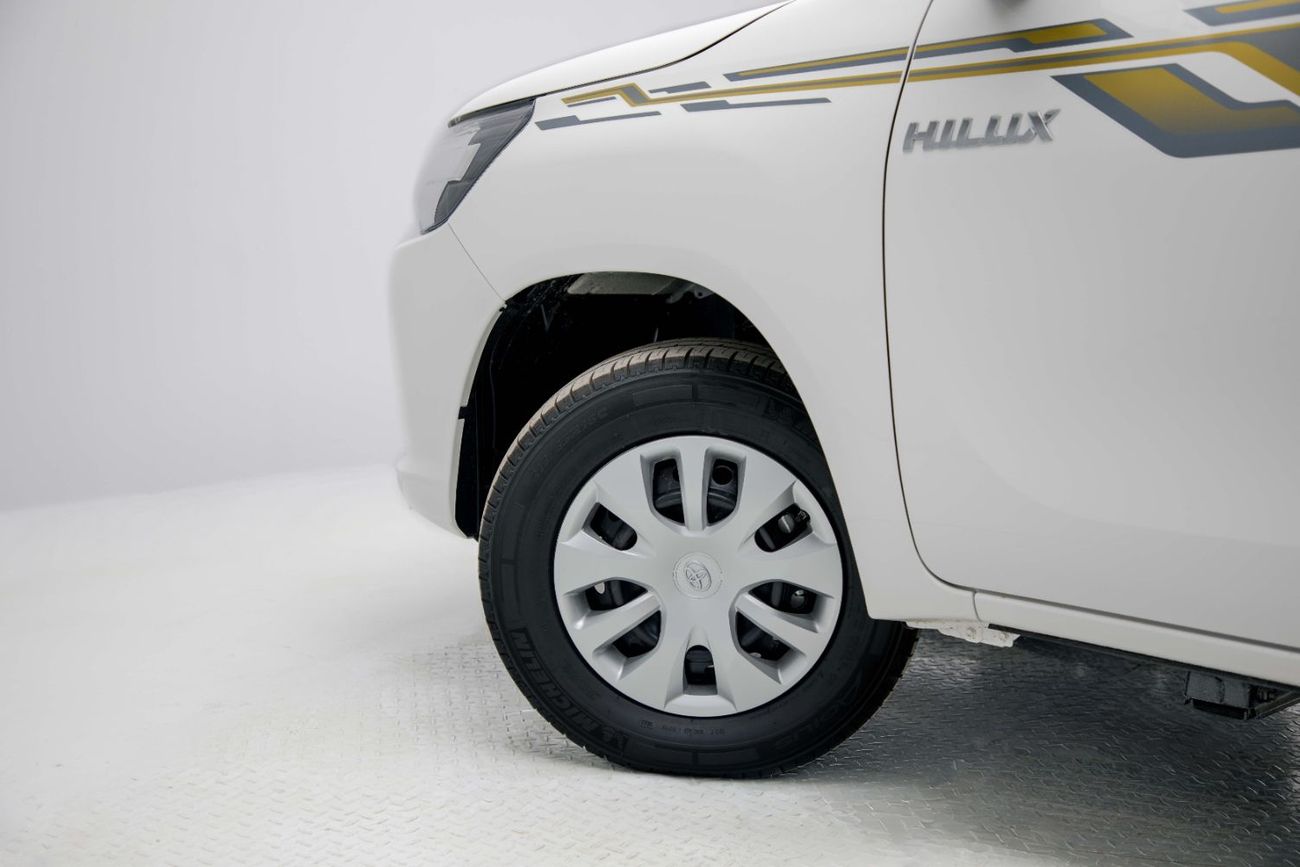 Toyota Hilux 4X2 - 2.7L – Super White Inside Red | Export Only