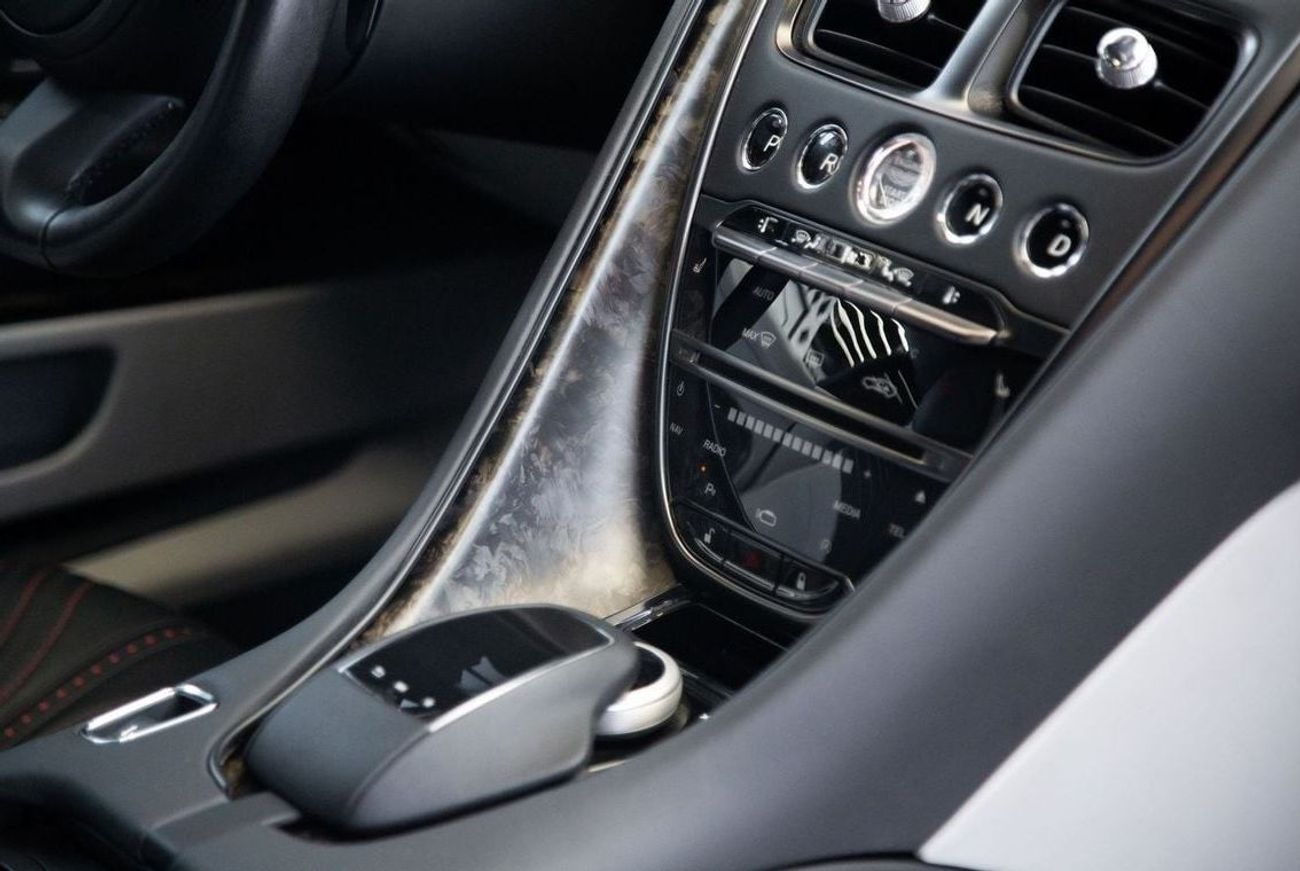 Aston Martin DB11 Std 5.2L