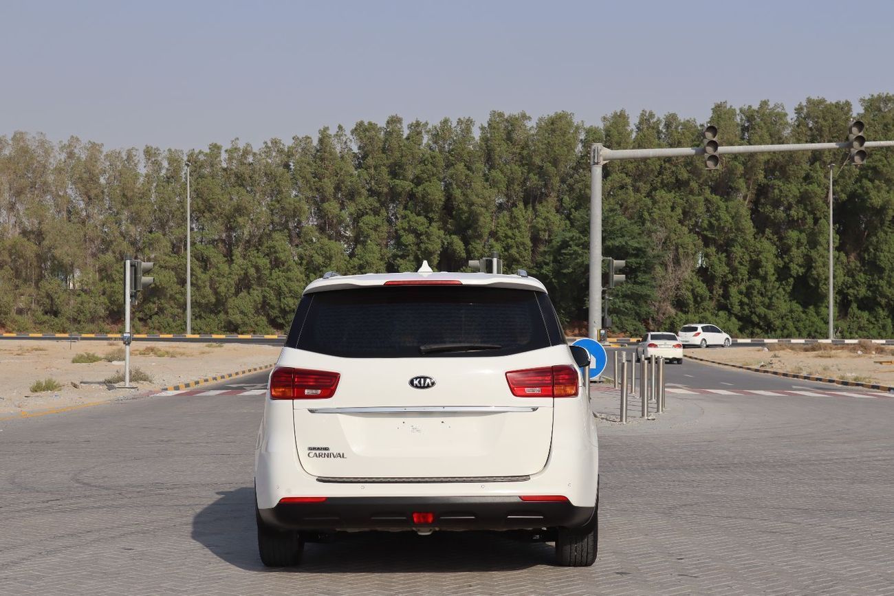 Kia Carnival EX 3.3L Kia Carnival 2020 model, GCC, accident-free, in excellent condition, 104,000 km, price 59,00