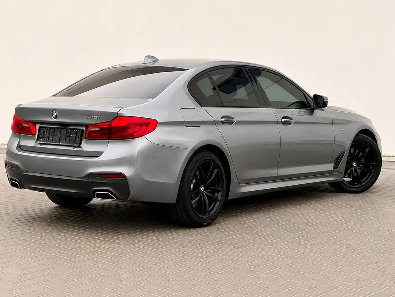 BMW 520i 1,183 P.M | 520i M Sport | GCC Specs | Pristine Condition