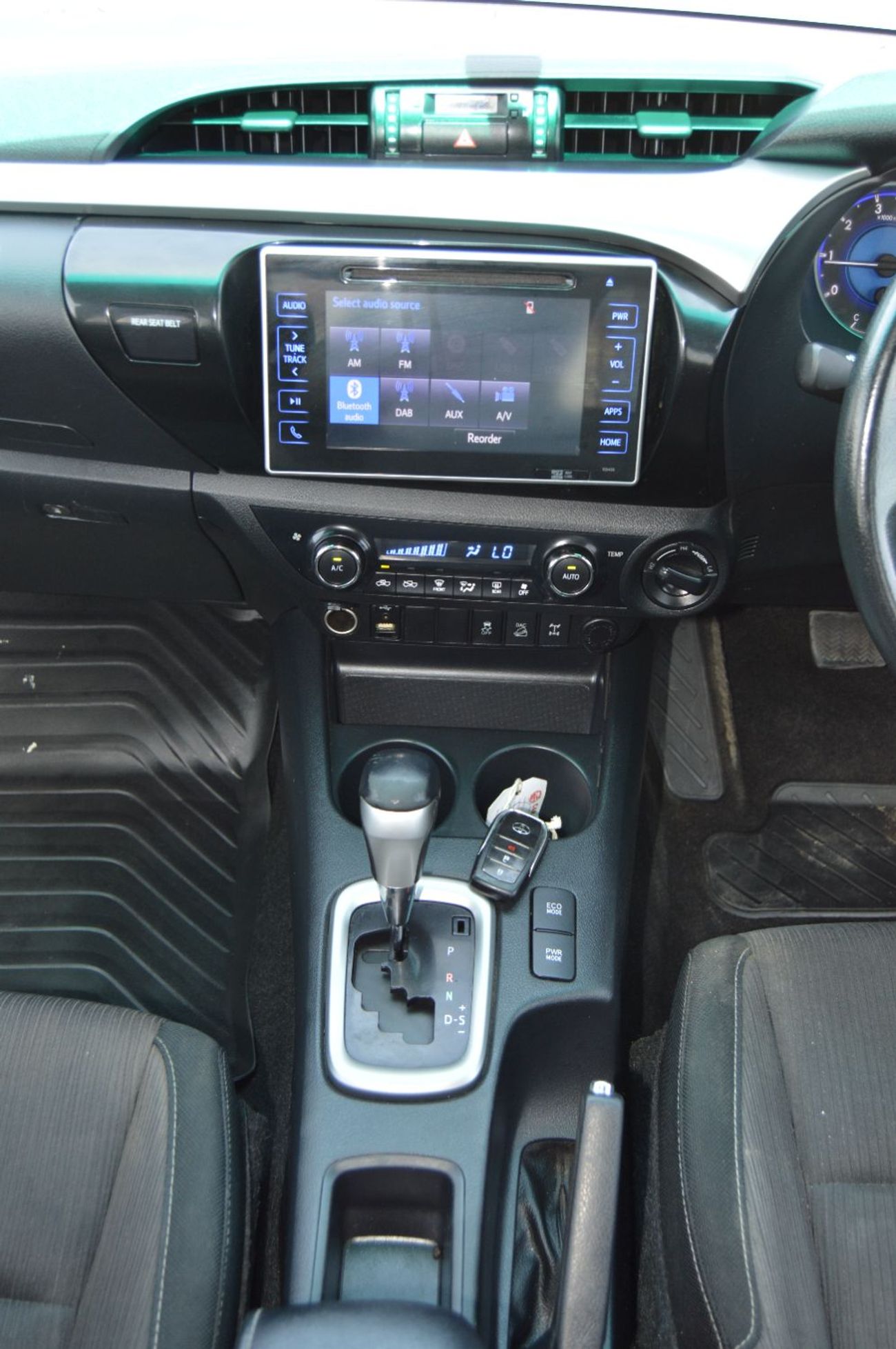 Toyota Hilux Double cabin 2.8L, perfect inside and outside