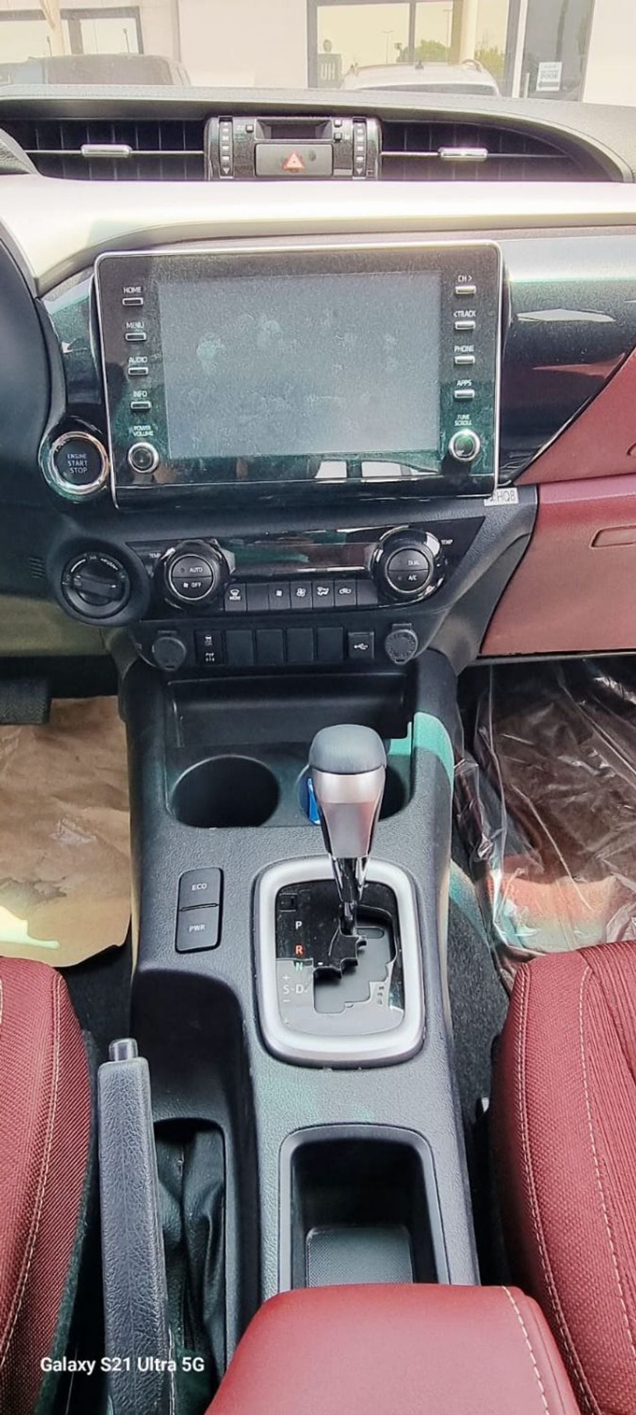 تويوتا هيلوكس SR5 2.4L DIESEL 4X4 A/T MY2026