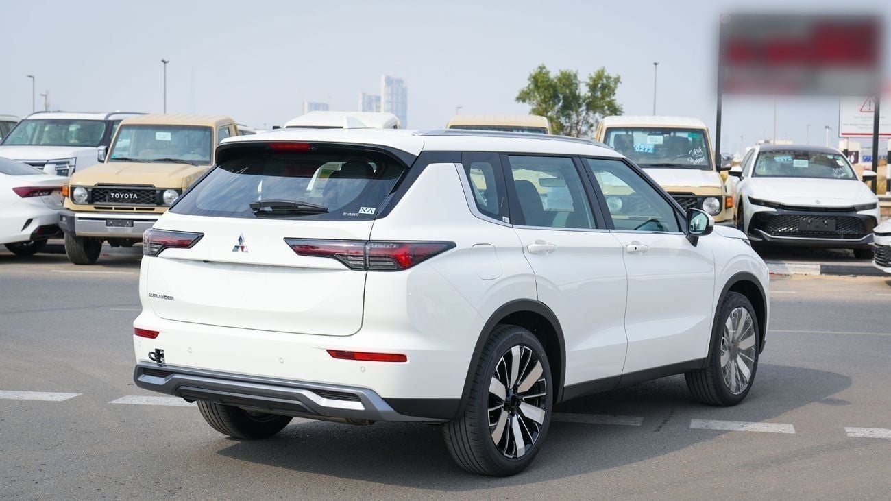 ميتسوبيشي آوتلاندر HIGHLINE ميتسوبيشي أوتلاندر 2026 – (G05) 2.5 لتر | SUV بسبعة مقاعد | مواصفات الخليج |