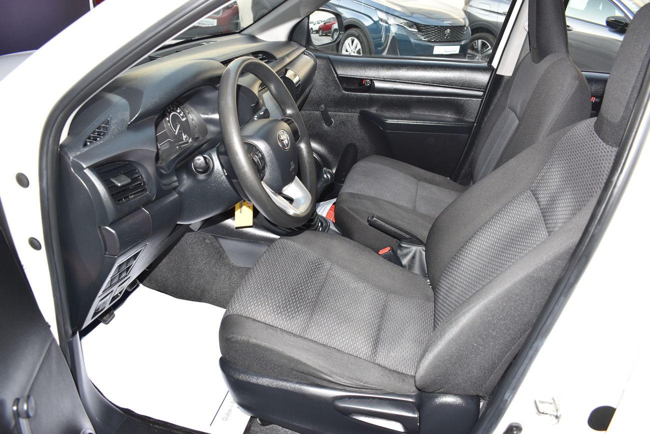 Toyota Hilux AED 1279 PM | 2.7L MT DC 2WD GCC DEALER WARRANTY