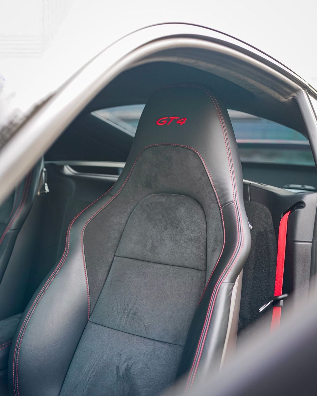 Porsche 718 Cayman GT4