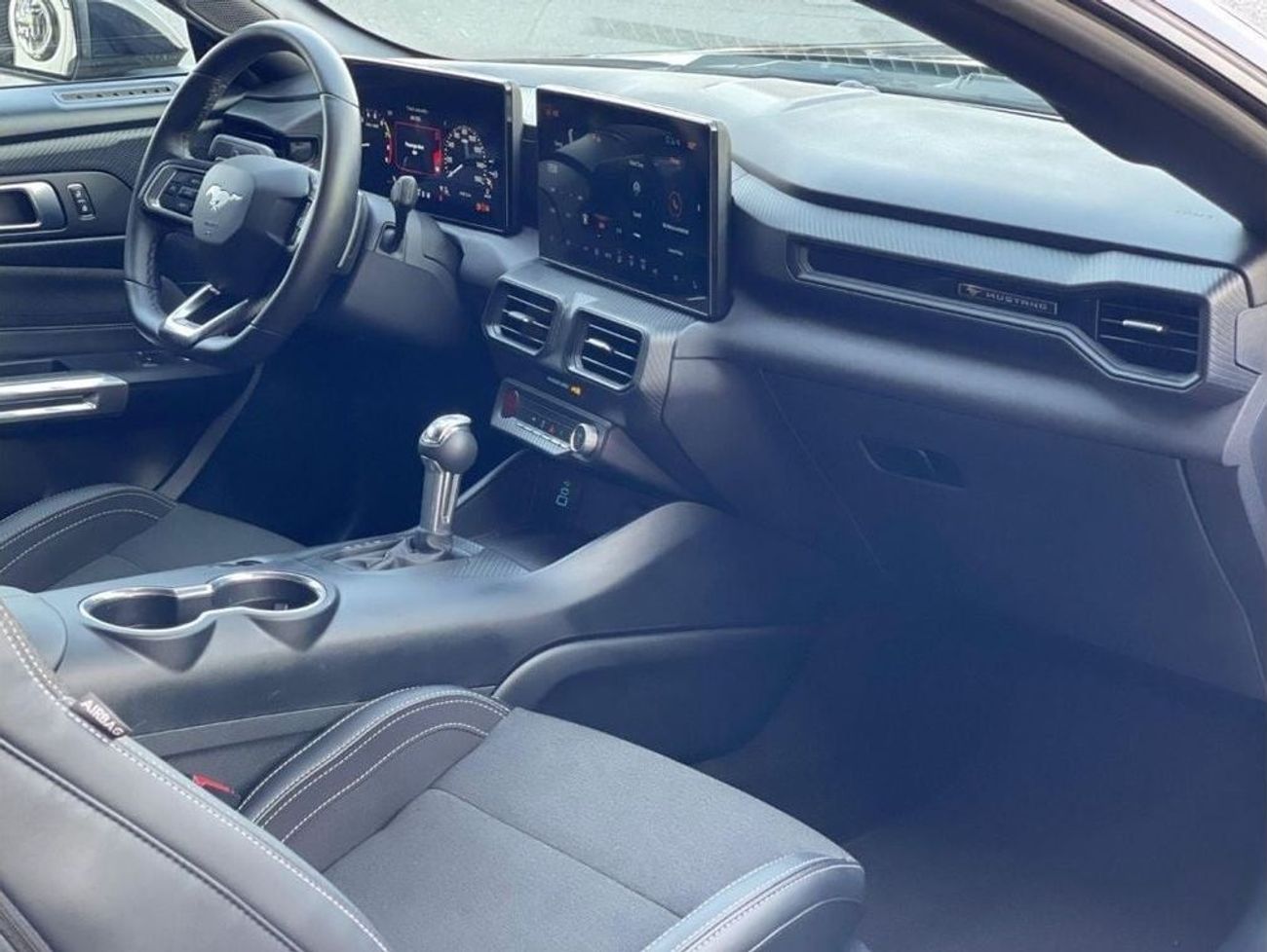 Ford Mustang GT 5.0 / PREMIUM /ELECTRONIC EXHAUST/ 4000 MILES ONLY / FULL OPTIONS