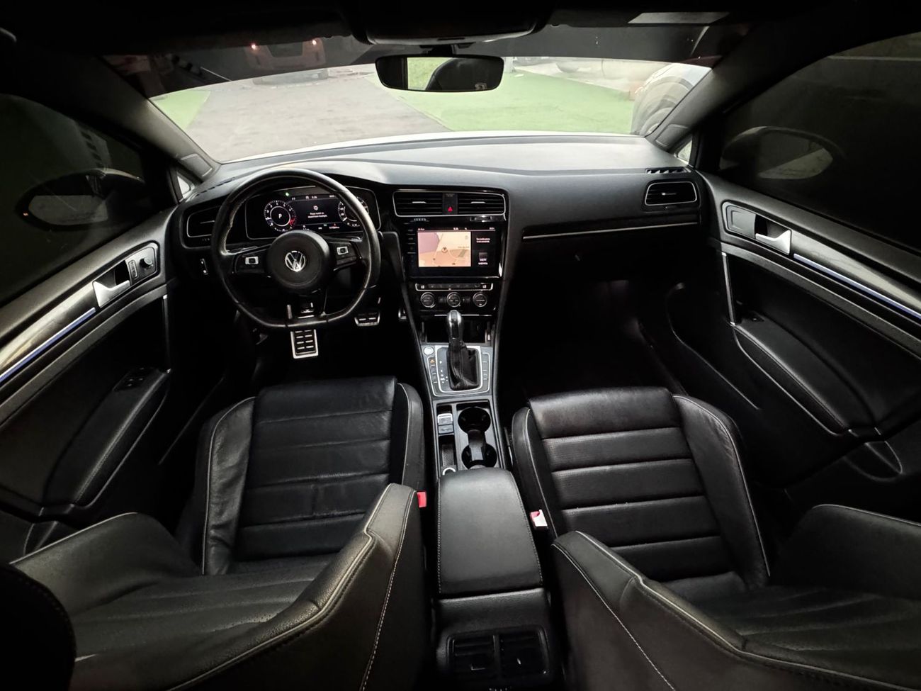 Volkswagen Golf R Base 2.0T