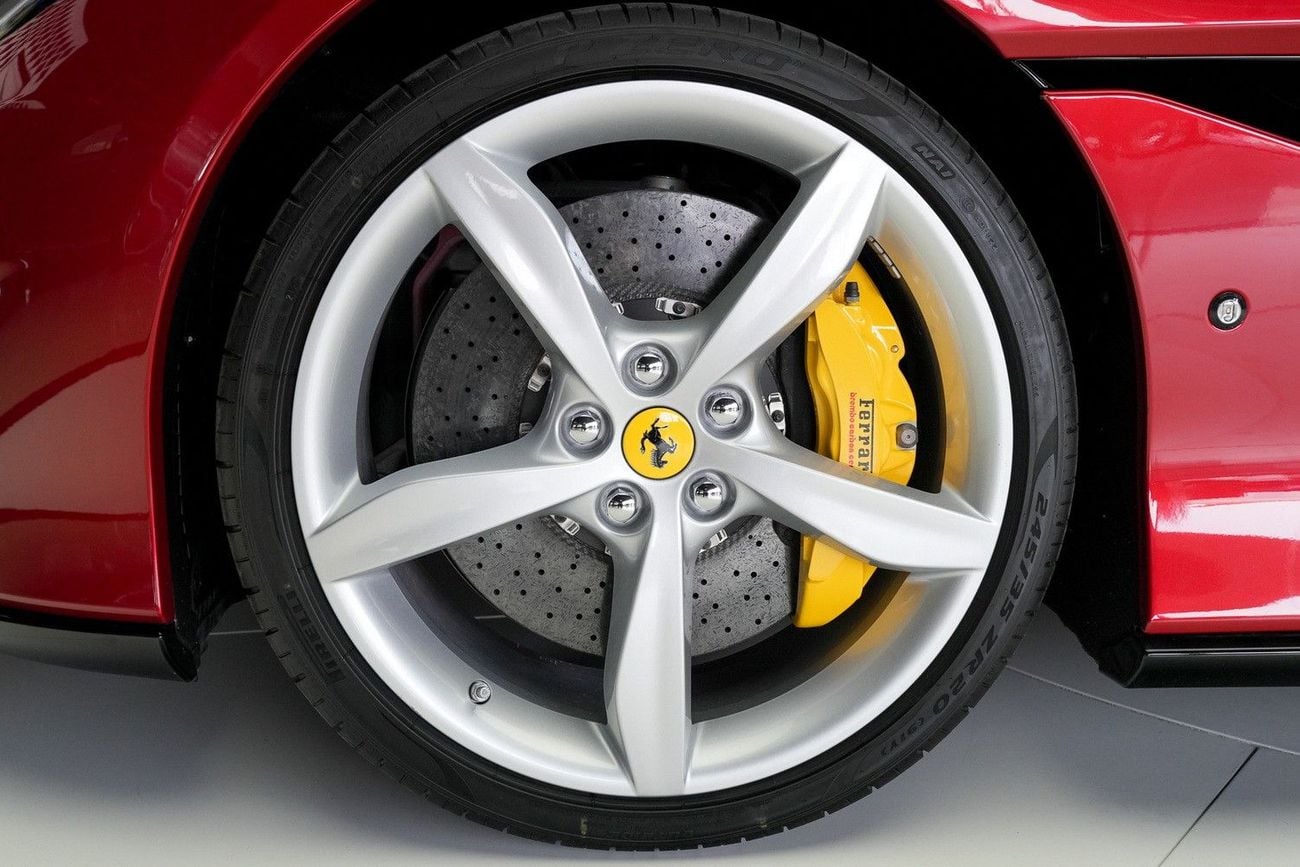 فيراري بورتوفينو STD (3.9L · 8 Cyl · Automatic · Petrol · Convertible · Rear Wheel Drive · 4 Seats · 2 Door)