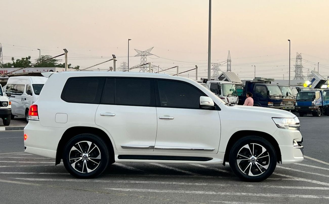 تويوتا لاند كروزر 2018 Toyota Land Cruiser EXR – GCC Specs – Single Owner – No Accident.