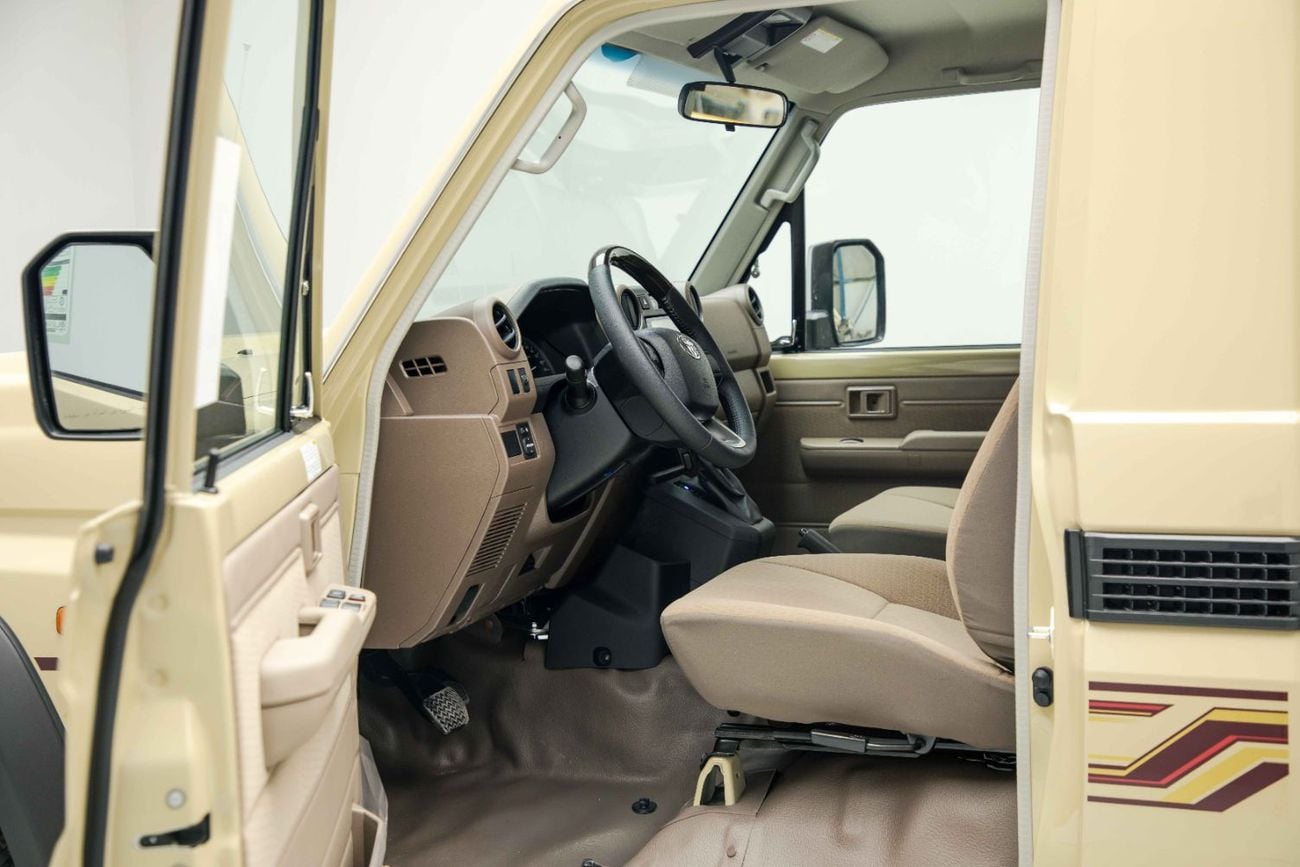 تويوتا لاند كروزر بيك آب LC79 4.0L - Beige Inside Beige | Export Only