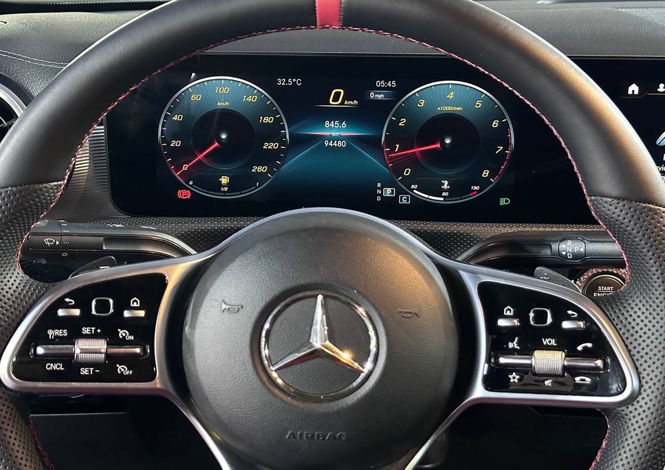 مرسيدس بنز CLA 250 Std 2.0L (221 HP)