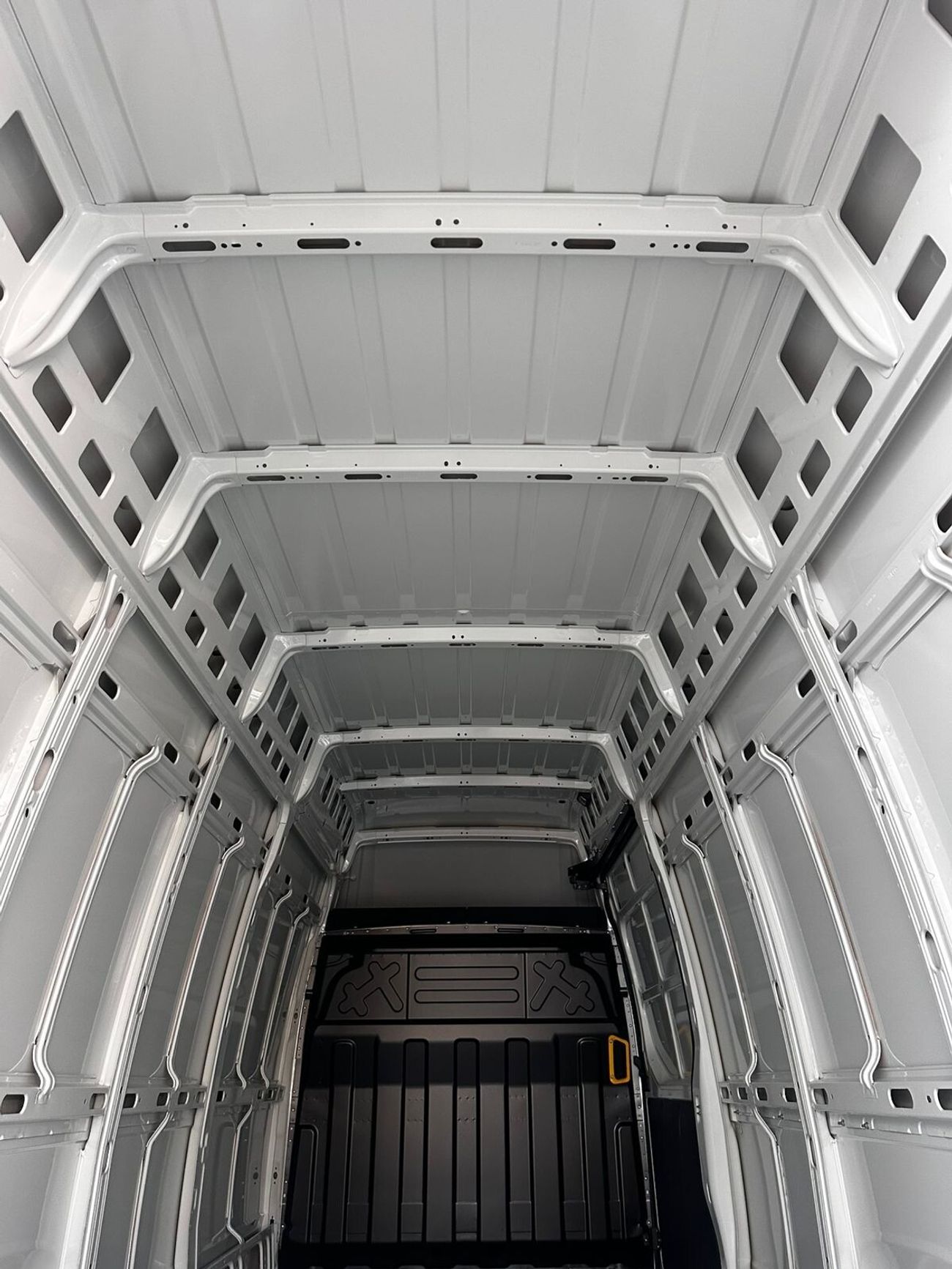 Iveco Daily 4 stroke Diesel Engine, watercooled, turbocharged with intercooler 146 HP @ 3000 ~3500 Rpm –EIV