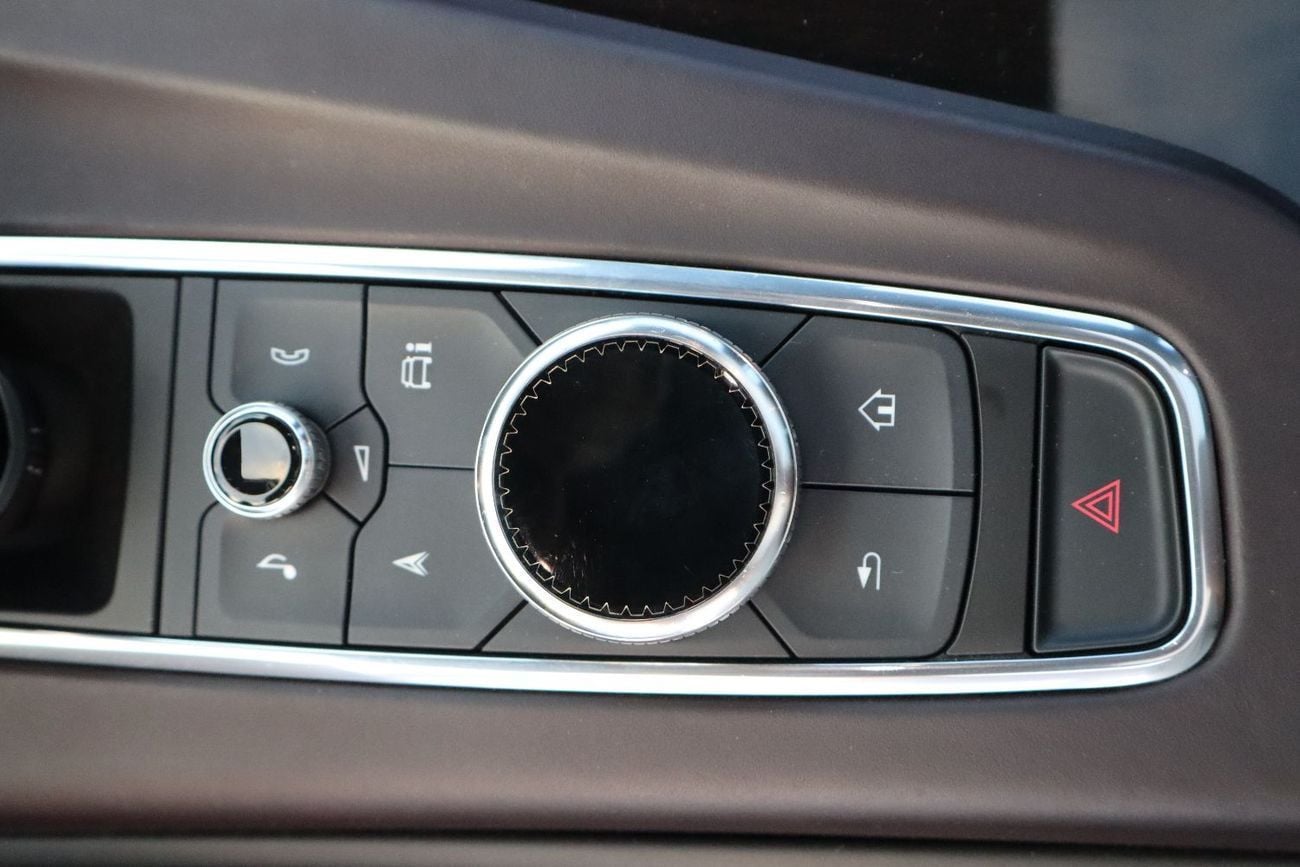Cadillac Escalade Premium Luxury Platinum 6.2L 4WD