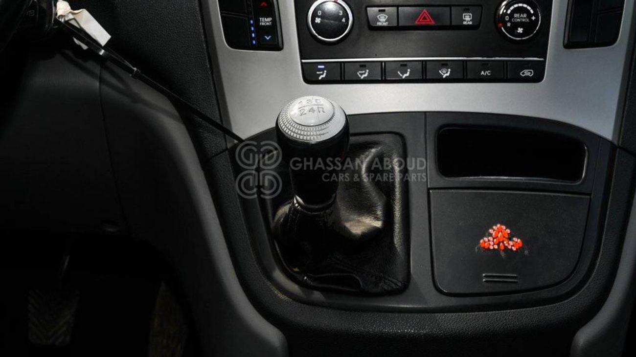 هيونداي H-1 2.5L, GL, 12 Seater, Manual Transmission, MY 2020