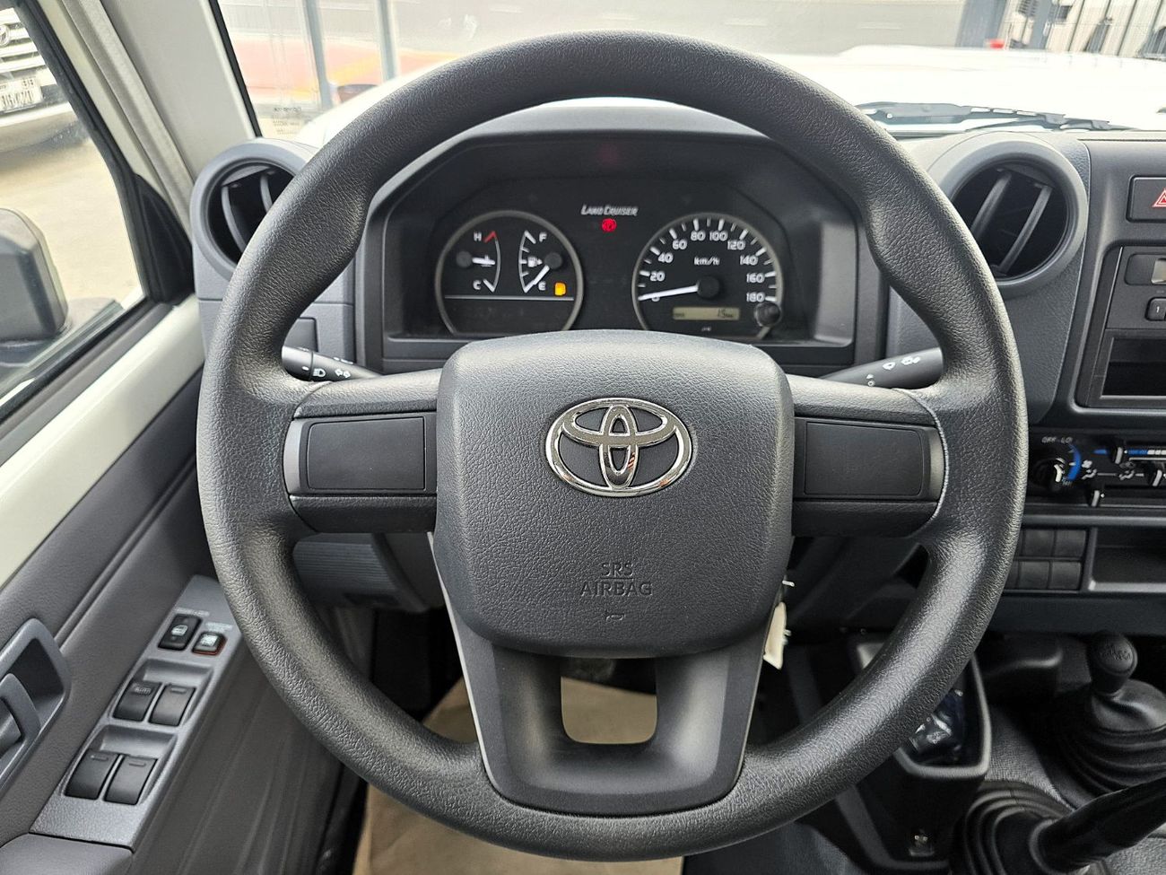 تويوتا لاند كروزر 70 Toyota Land Cruiser 76 4.2l M/T Diesel 4WD Whitout Def Lock , Fog light White Color 2025 Model