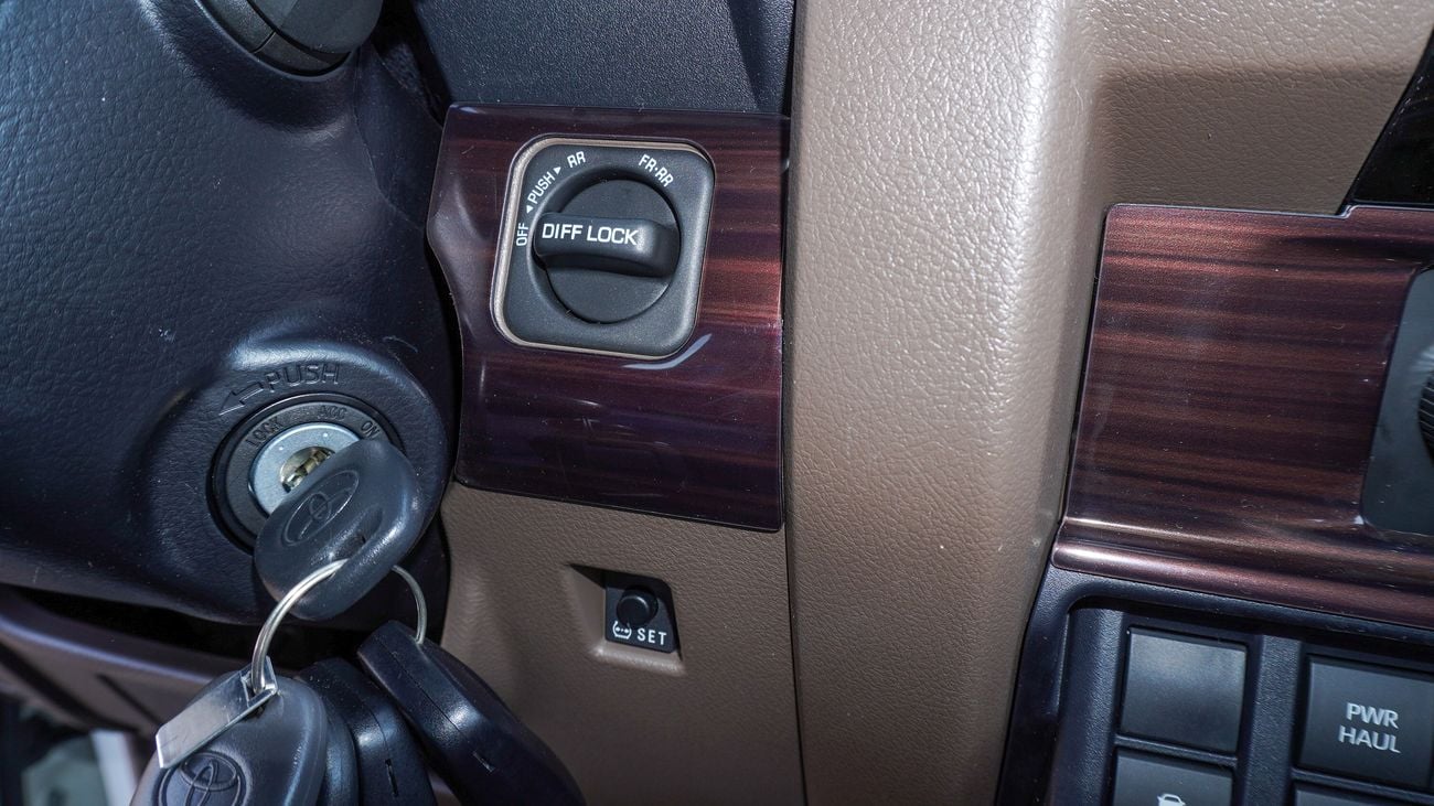 Toyota Land Cruiser 70 LX 4.0L V6 A/ T  Al Futtaim