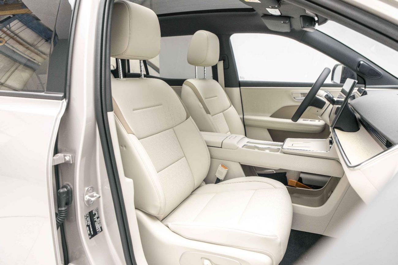 تويوتا BZ3X Max - Silver Inside Beige | Export Only