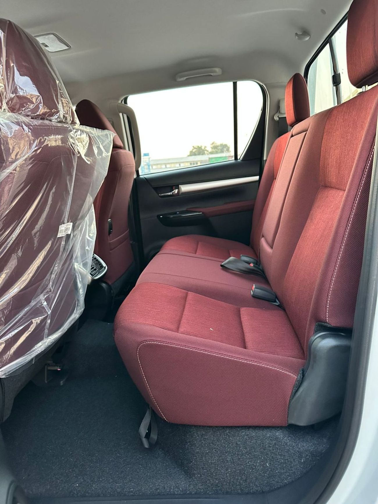 تويوتا هيلوكس SR5 2.7L Petrol Manual Transmutation Double Cap 4x4