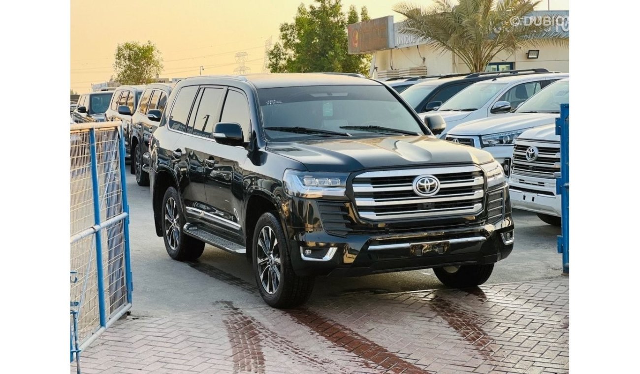 Toyota Land Cruiser GXR Toyota Landcruiser LHD Petrol engine model 2012 facelift 2022 car very clean and good condition