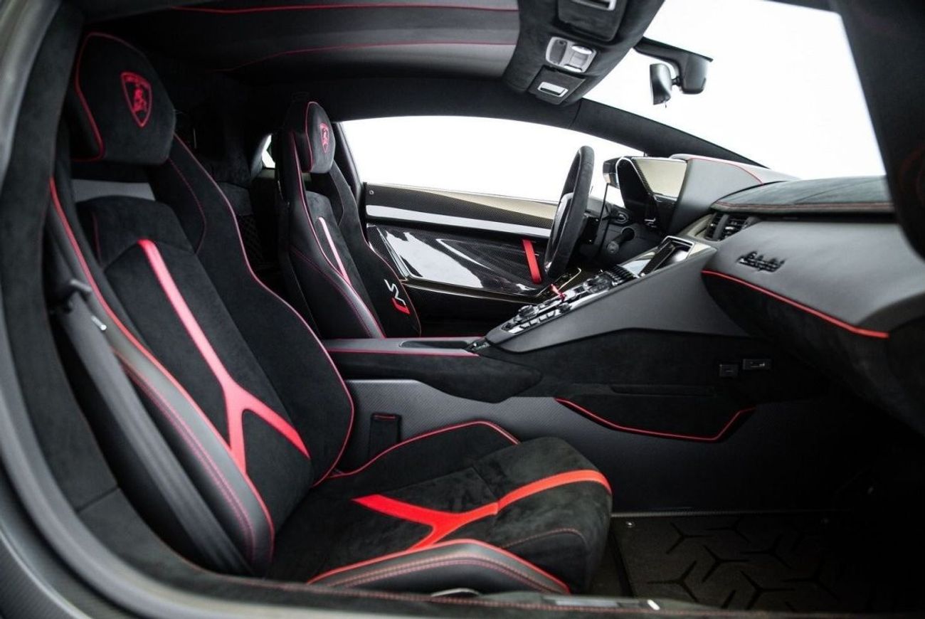 لامبورغيني أفينتادور LP770-4 SVJ