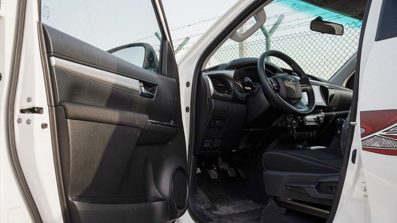 تويوتا هيلوكس 2025 Toyota Hilux SGLX 2.4L MT Diesel (White-Black)