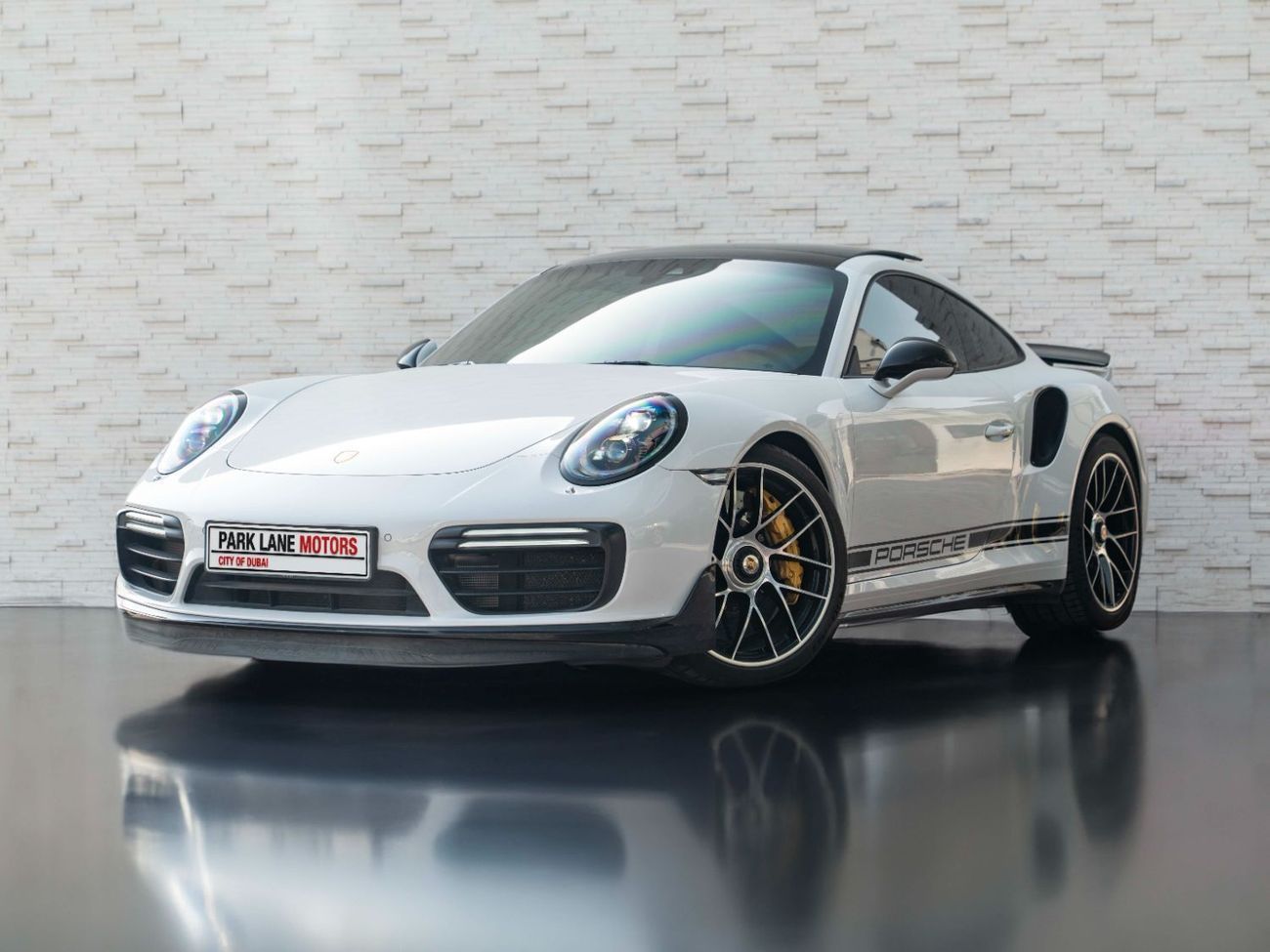 Porsche 911 Turbo S 3.8L (530 HP) Coupe